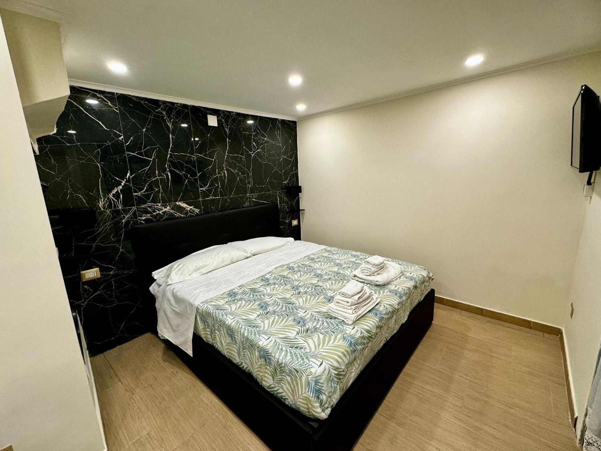 Fl Black Diamond Naples Extérieur photo