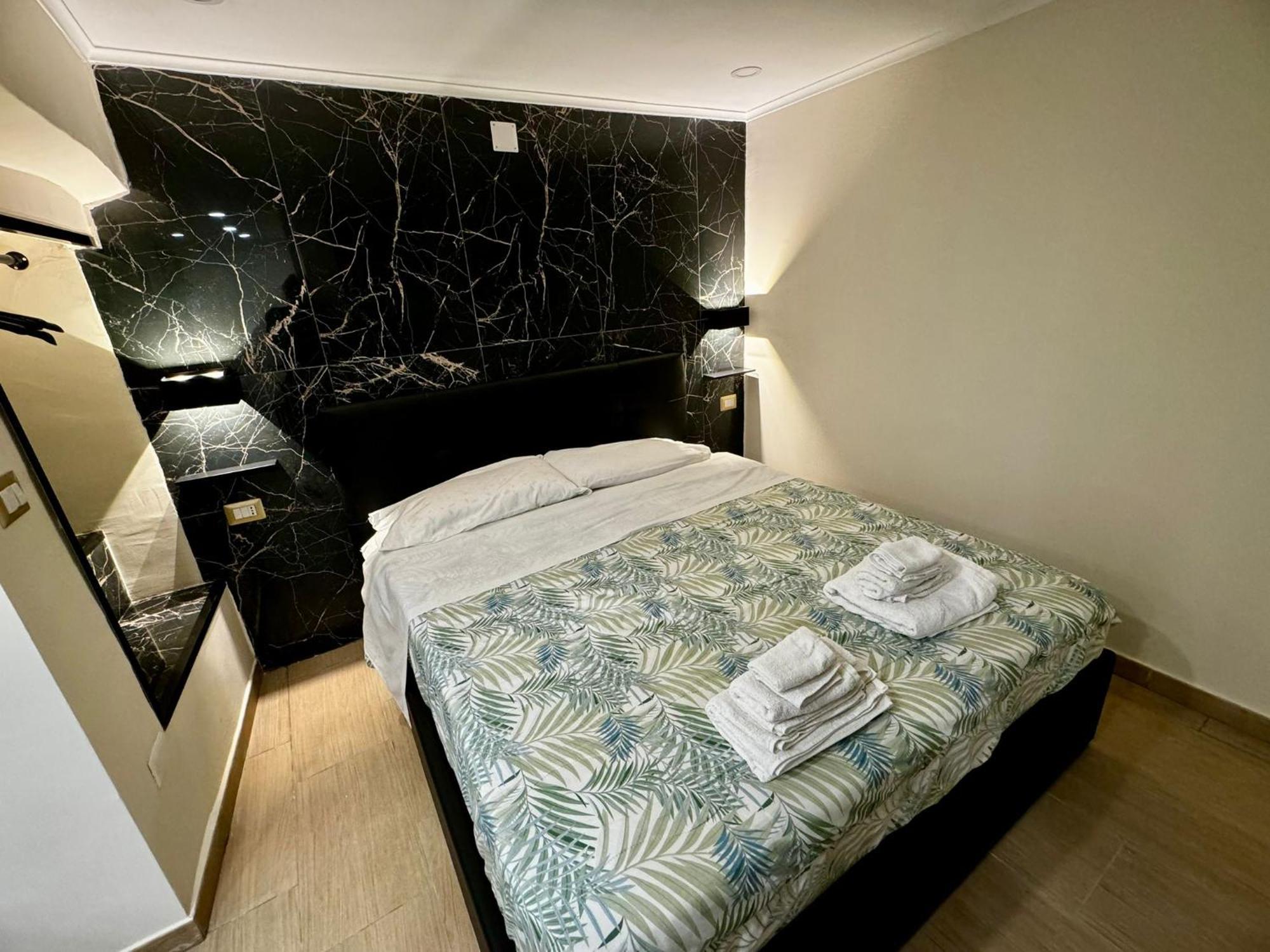 Fl Black Diamond Naples Extérieur photo
